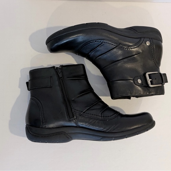 Clarks Black Leather Ankle Booties Size 9.5 boot comfortable boots - Picture 4 of 11
